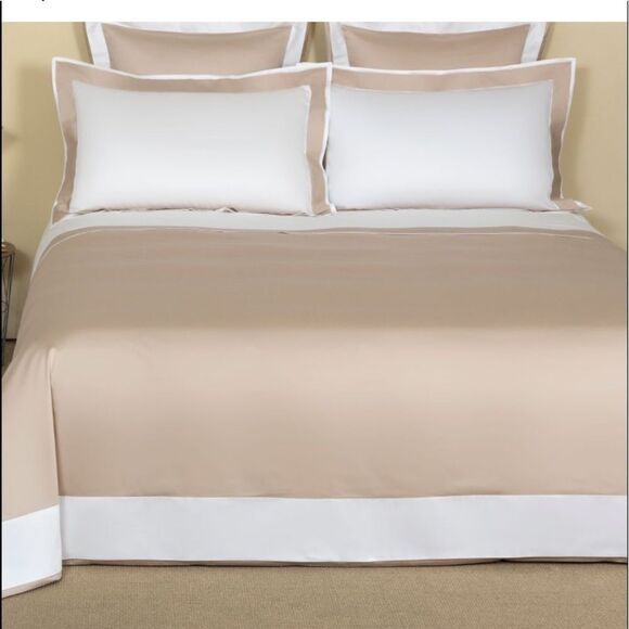 Frette Flying Duvet Cover, Queen. Color: white-Beige. MSRP: $1,300 - Picture 1 of 4